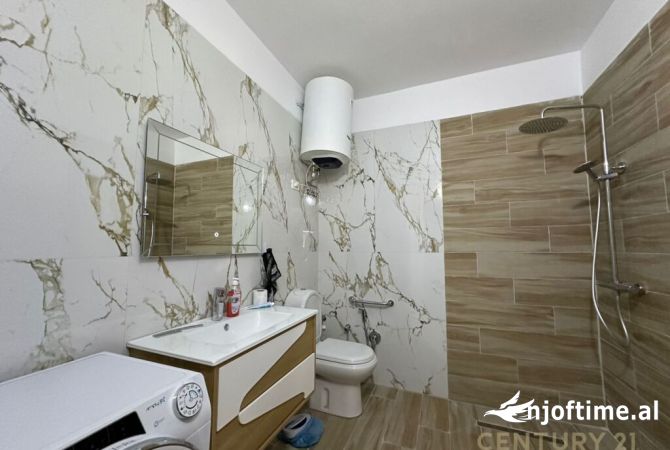 Shtepi me qera Apartament ne Tirane, 2+1, Mobilimi E mobiluar, Pagesa 1,000  Euro.