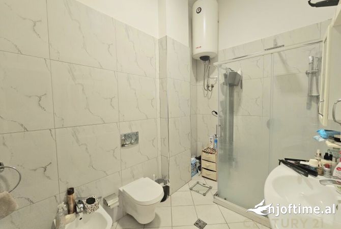 Shtepi me qera Apartament ne Tirane, 3+1, Mobilimi E mobiluar, Pagesa 1,200  Euro.