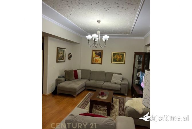 Shtepi me qera 2+1 ne Tirane - 750 Euro