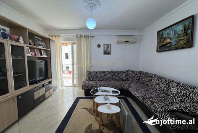 Shtepi me qera 2+1 ne Tirane - 430 Euro