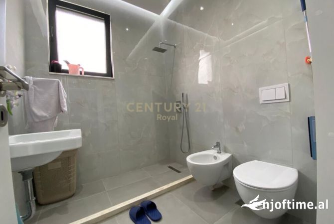 Shtepi ne shitje Apartament ne Tirane, 2+1, Mobilimi E mobiluar, Pagesa 185,000  Euro.