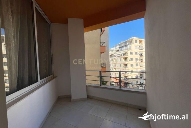 Shtepi ne shitje Apartament ne Tirane, 2+1, Mobilimi E mobiluar, Pagesa 125,000  Euro.