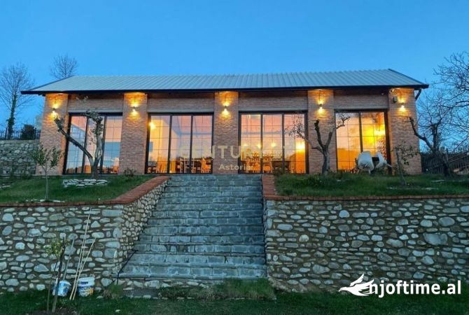 Ambient biznesi me qera 2+1 ne Tirane - 1,000 Euro