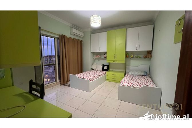 Shtepi ne shitje Apartament ne Tirane, 3+1, Mobilimi E mobiluar, Pagesa 280,000  Euro.