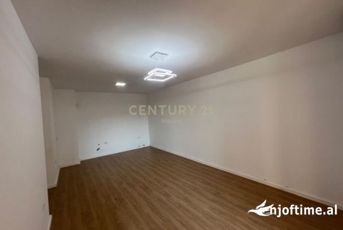 Shtepi ne shitje Apartament ne Tirane, 1+1, Mobilimi Bosh, pa mobiluar, Pagesa 98,000  Euro.