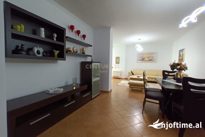 Shtepi me qera Apartament ne Tirane, 2+1, Mobilimi E mobiluar, Pagesa 1,200  Euro.