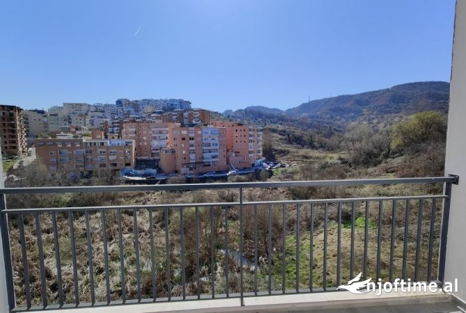 Shtepi ne shitje Apartament ne Tirane, 2+1, Mobilimi Bosh, pa mobiluar, Pagesa 240,000  Euro.