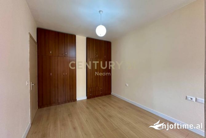 Shtepi ne shitje Apartament ne Tirane, 2+1, Mobilimi Bosh, pa mobiluar, Pagesa 105,000  Euro.