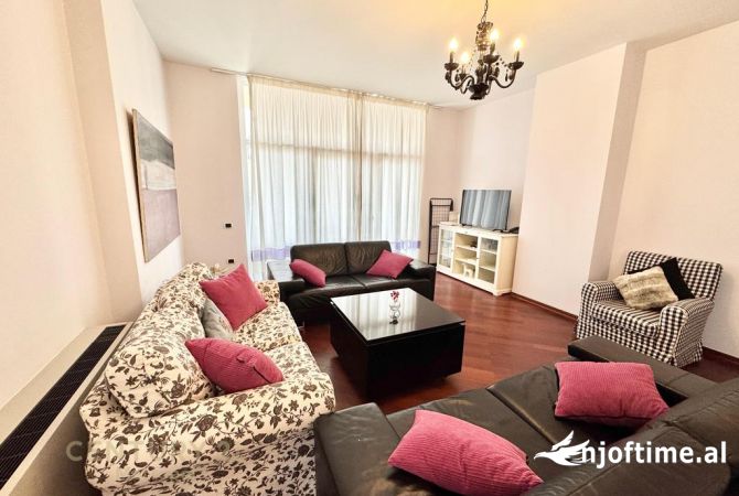 Shtepi me qera 2+1 ne Tirane - 1,300 Euro