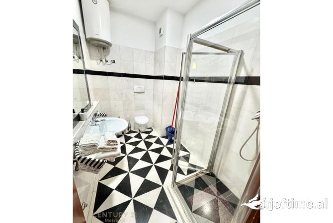 Shtepi me qera Apartament ne Tirane, 2+1, Mobilimi E mobiluar, Pagesa 1,300  Euro.