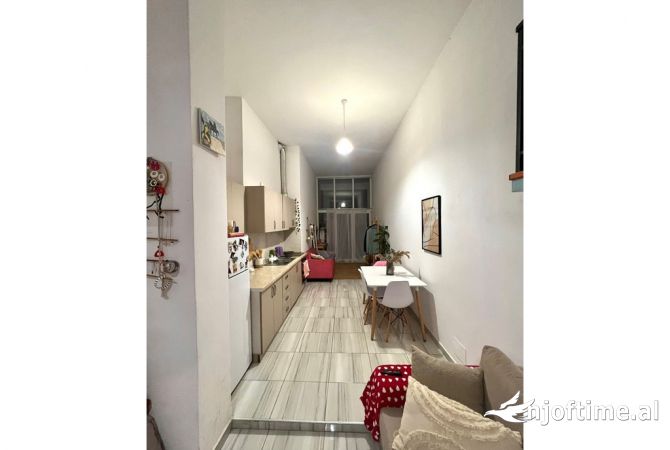 Shtepi ne shitje Apartament ne Tirane, 1+1, Mobilimi E mobiluar, Pagesa 78,000  Euro.