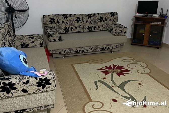 Shtepi me qera 2+1 ne Tirane - 430 Euro