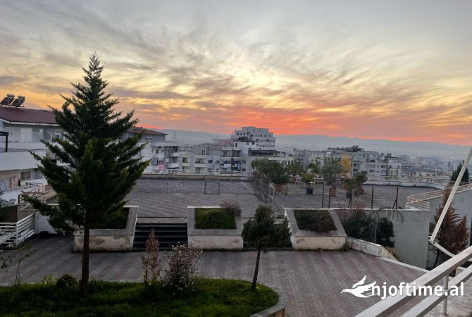 Shtepi me qera 2+1 ne Tirane - 430 Euro