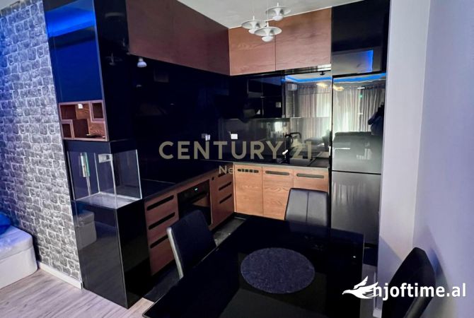 Shtepi ne shitje Apartament ne Tirane, 2+1, Mobilimi E mobiluar, Pagesa 118,000  Euro.