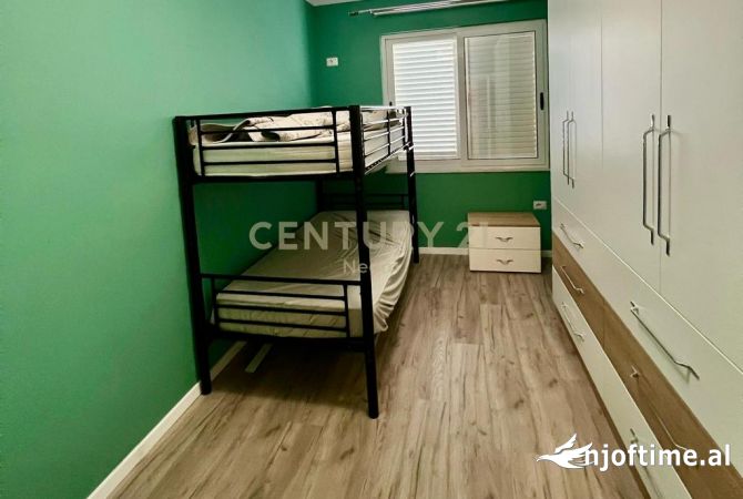 Shtepi ne shitje Apartament ne Tirane, 2+1, Mobilimi E mobiluar, Pagesa 118,000  Euro.