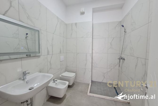 Shtepi me qera Apartament ne Tirane, 3+1, Mobilimi E mobiluar, Pagesa 700  Euro.