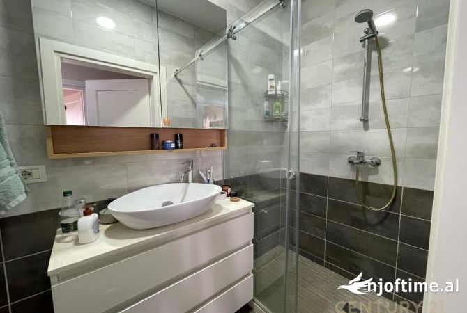 Shtepi ne shitje Apartament ne Tirane, 2+1, Mobilimi E mobiluar, Pagesa 250,000  Euro.