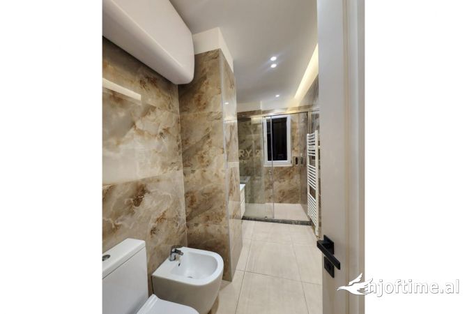 Shtepi me qera Apartament ne Tirane, 2+1, Mobilimi E mobiluar, Pagesa 1,200  Euro.