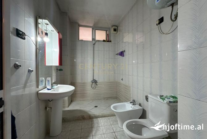 Shtepi ne shitje Apartament ne Tirane, 2+1, Mobilimi E mobiluar, Pagesa 185,000  Euro.