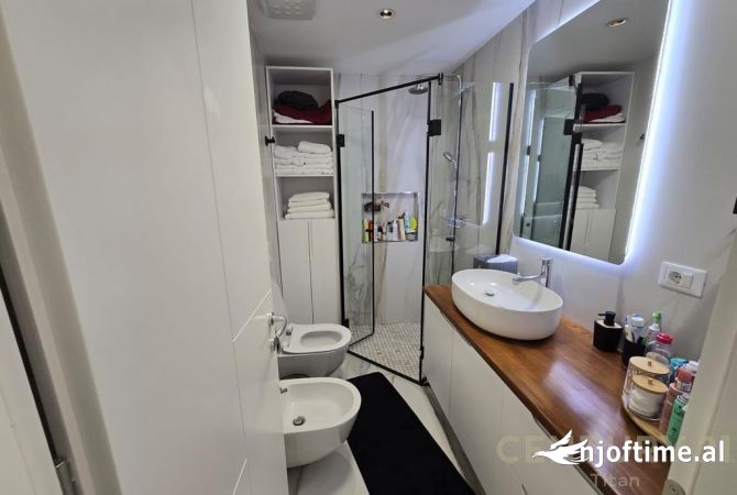 Shtepi ne shitje Apartament ne Tirane, 2+1, Mobilimi E mobiluar, Pagesa 200,000  Euro.