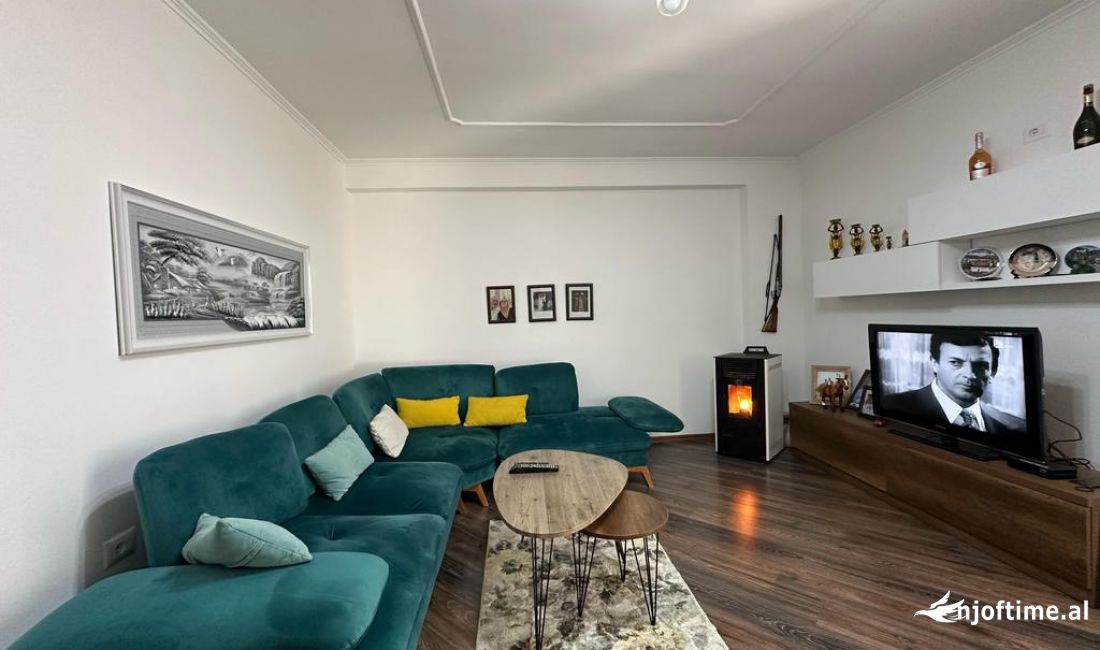 Shtepi ne shitje Apartament ne Tirane, 2+1, Mobilimi E mobiluar, Pagesa 135,000  Euro.