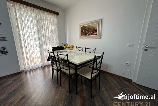 Shtepi ne shitje Apartament ne Tirane, 2+1, Mobilimi E mobiluar, Pagesa 135,000  Euro.
