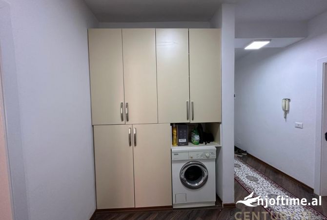 Shtepi ne shitje Apartament ne Tirane, 2+1, Mobilimi E mobiluar, Pagesa 135,000  Euro.