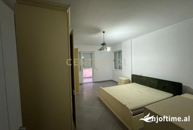 Shtepi ne shitje Apartament ne Tirane, 2+1, Mobilimi E mobiluar, Pagesa 180,000  Euro.