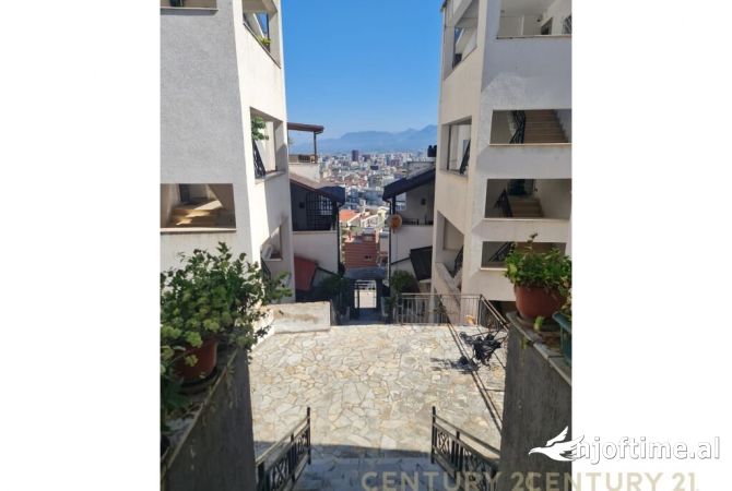 Shtepi me qera 2+1 ne Tirane - 700 Euro