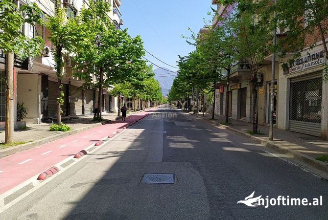 Shtepi ne shitje Apartament ne Tirane, 2+1, Mobilimi E mobiluar, Pagesa 135,000  Euro.