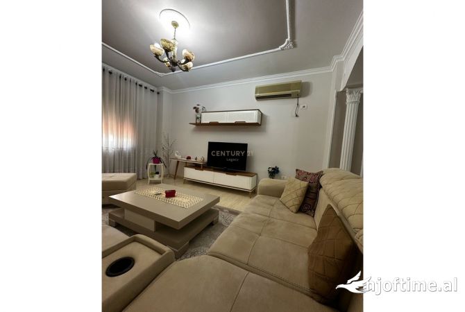 Shtepi me qera 2+1 ne Tirane - 800 Euro