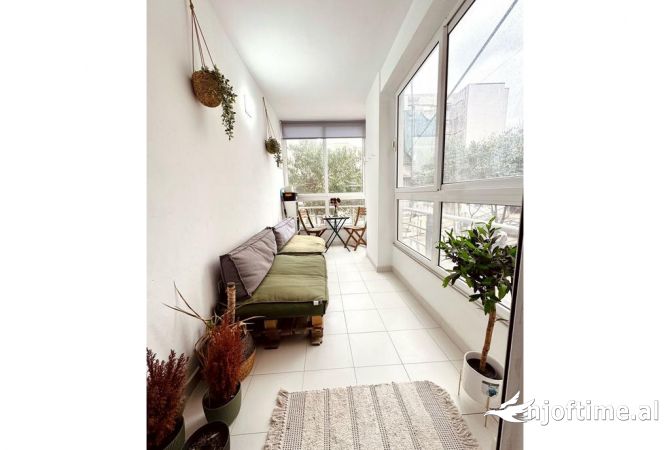 Shtepi ne shitje Apartament ne Tirane, 2+1, Mobilimi E mobiluar, Pagesa 210,000  Euro.