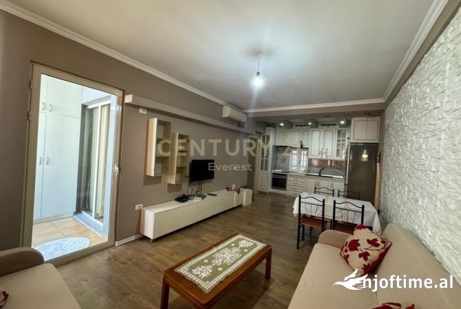 Shtepi me qera 2+1 ne Tirane - 400 Euro