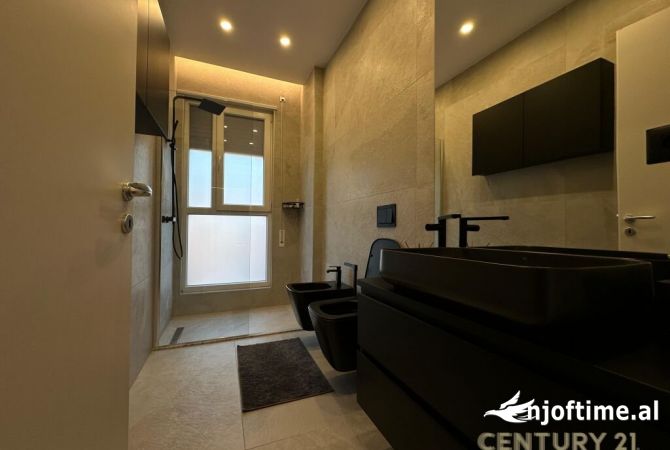 Shtepi me qera Apartament ne Tirane, 3+1, Mobilimi E mobiluar, Pagesa 1,450  Euro.