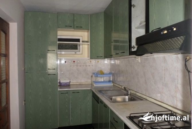 Shtepi me qera Apartament ne Tirane, 5+1, Mobilimi E mobiluar, Pagesa 1,000  Euro.