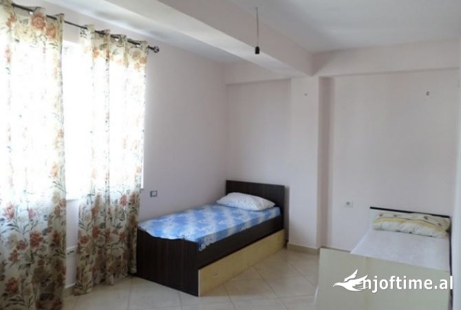 Shtepi me qera Apartament ne Tirane, 5+1, Mobilimi E mobiluar, Pagesa 1,000  Euro.