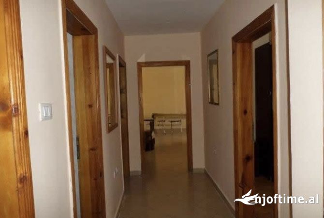 Shtepi me qera Apartament ne Tirane, 5+1, Mobilimi E mobiluar, Pagesa 1,000  Euro.