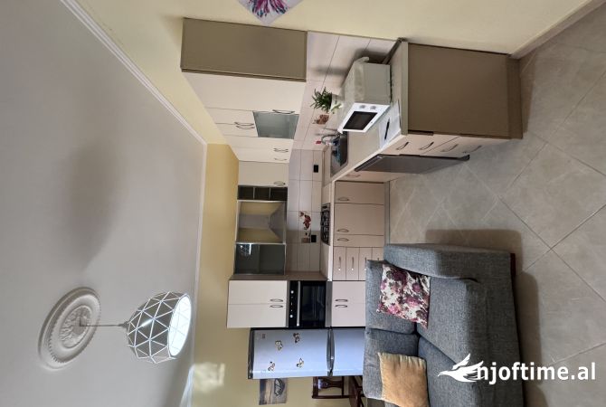 Shtepi ne shitje Apartament ne Tirane, 2+1, Mobilimi E mobiluar, Pagesa 135,000  Euro.