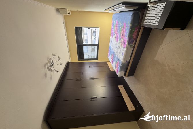 Shtepi ne shitje Apartament ne Tirane, 2+1, Mobilimi E mobiluar, Pagesa 135,000  Euro.