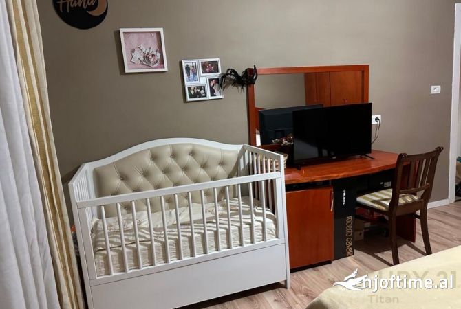 Shtepi ne shitje Apartament ne Tirane, 1+1, Mobilimi E mobiluar, Pagesa 117,000  Euro.