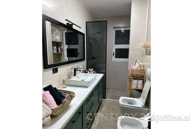 Shtepi ne shitje Apartament ne Tirane, 1+1, Mobilimi E mobiluar, Pagesa 117,000  Euro.