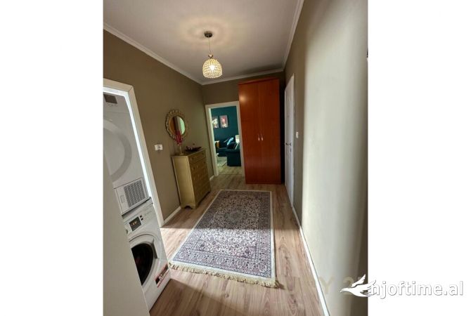 Shtepi ne shitje Apartament ne Tirane, 1+1, Mobilimi E mobiluar, Pagesa 117,000  Euro.