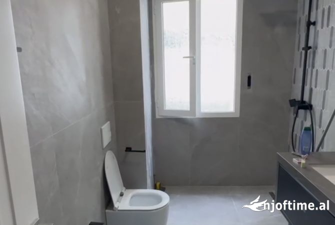 Shtepi ne shitje Apartament ne Tirane, 1+1, Mobilimi E mobiluar, Pagesa 125,000  Euro.