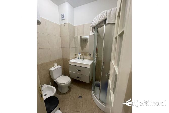 Shtepi ne shitje Apartament ne Tirane, 2+1, Mobilimi E mobiluar, Pagesa 115,000  Euro.