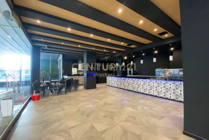Ambient biznesi me qera 2+1 ne Tirane - 1,000 Euro