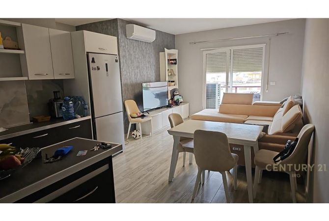 Shtepi me qera 2+1 ne Tirane - 640 Euro