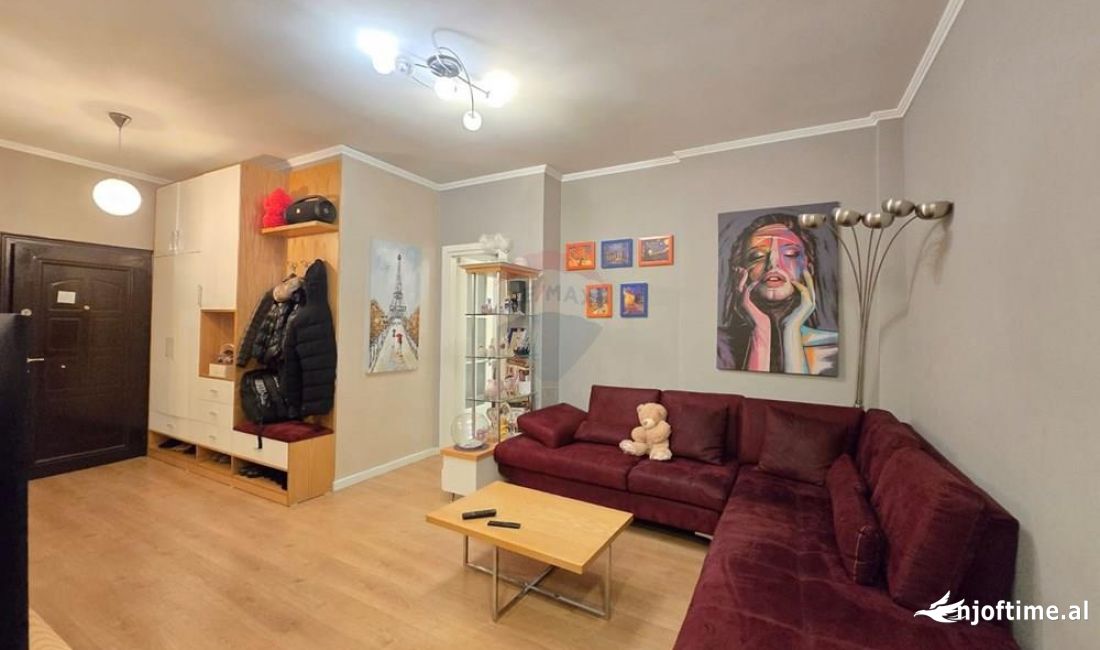 Shtepi ne shitje Apartament ne Tirane, 1+1, Mobilimi E mobiluar, Pagesa 89,000  Euro.