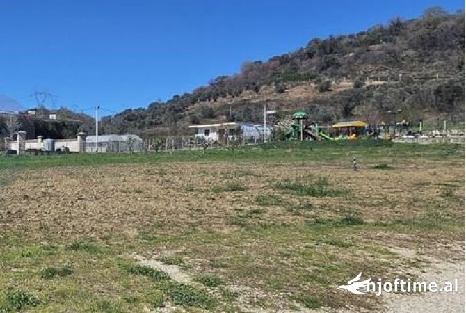 Truall ose Toke  ne Tirane - 449,000 Euro