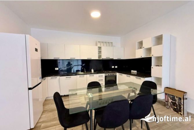 Shtepi me qera 3+1 ne Tirane - 1,200 Euro