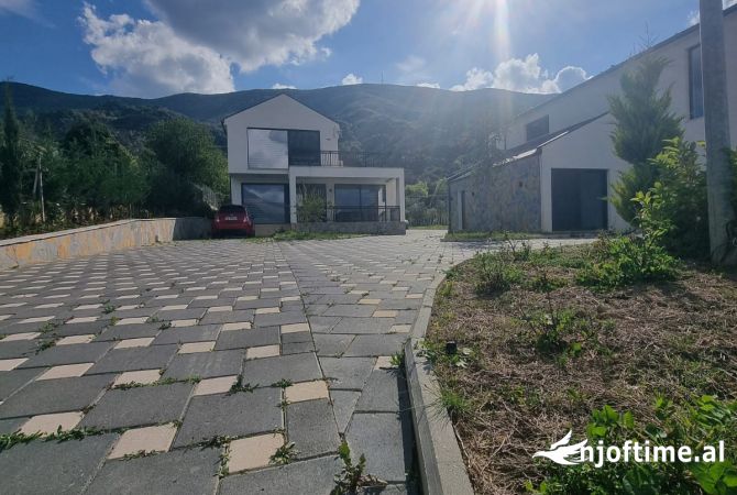Shtepi me qera 3+1 ne Tirane - 3,500 Euro